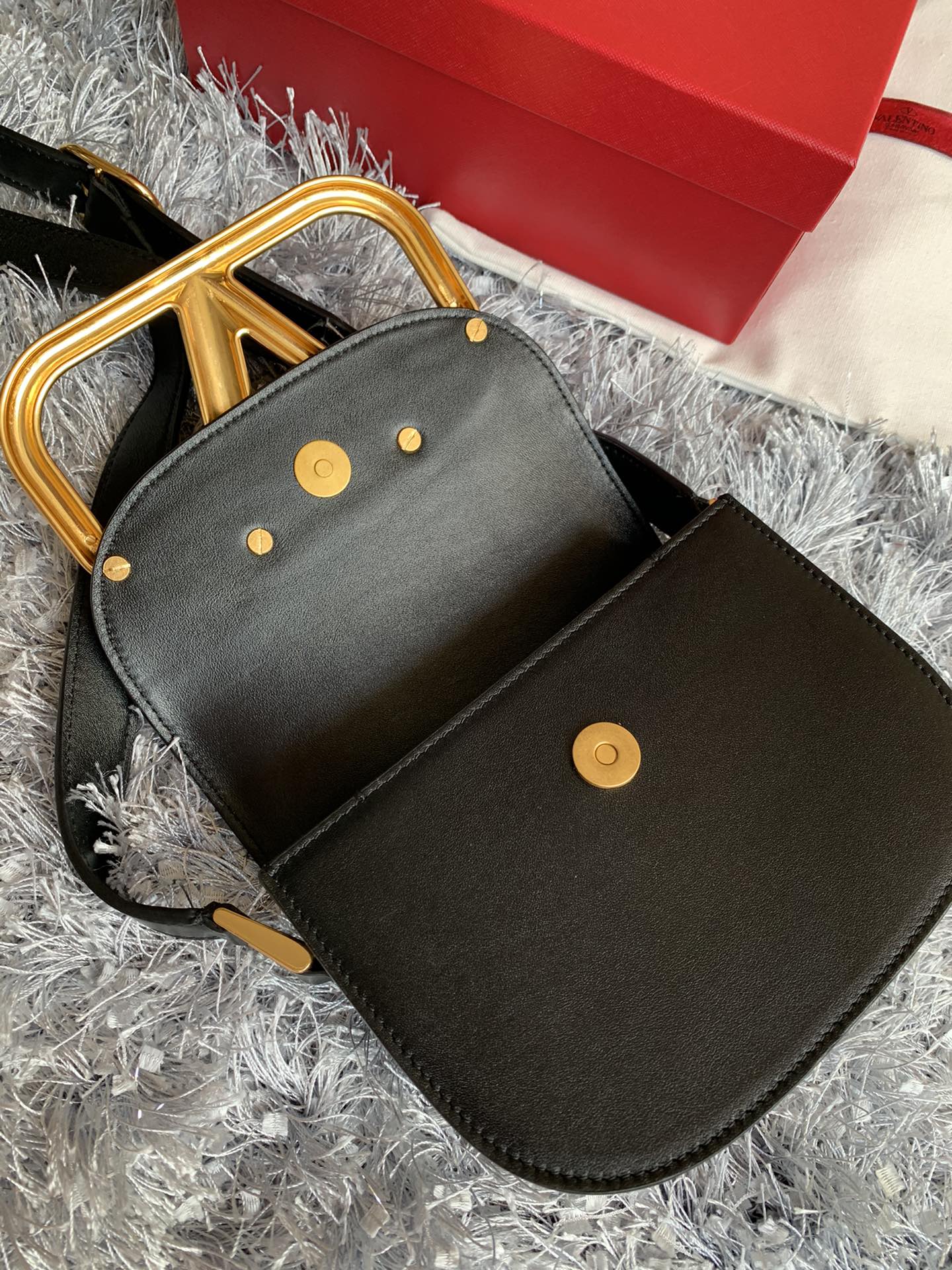 valentino garavani S*pervee handbags-18*8*15cm