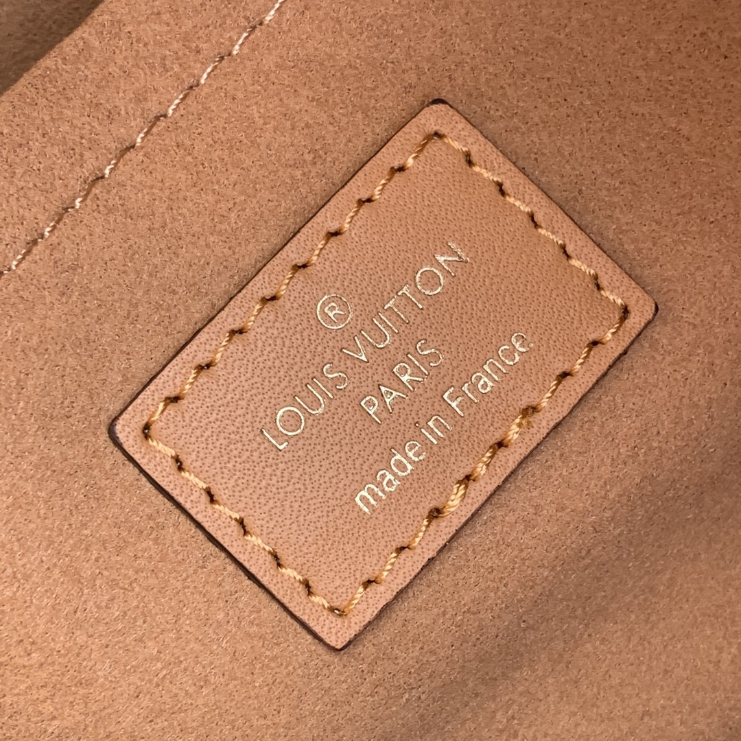 l**is V*t*n onthego handbag-35*27*14cm