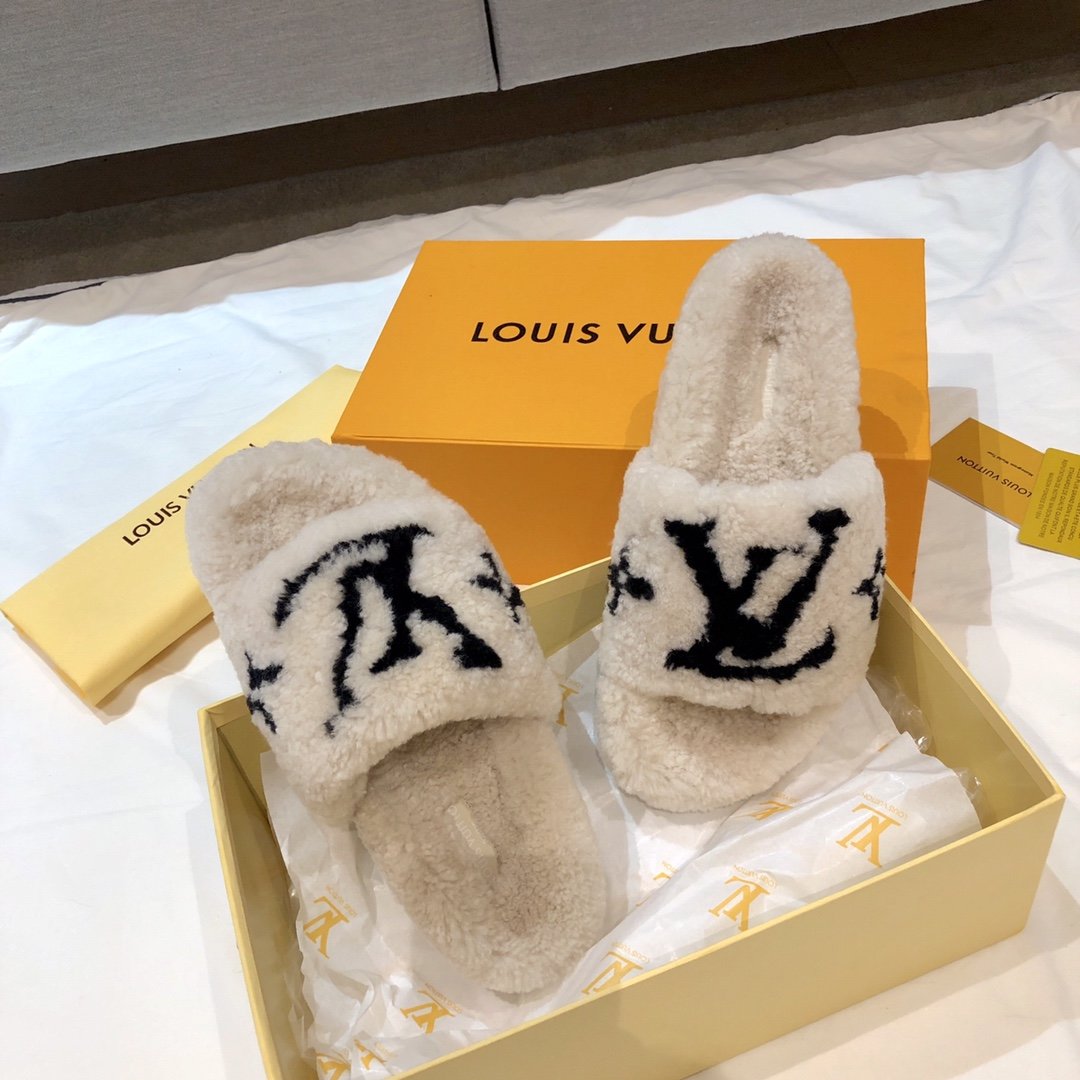 l**is V*t*n wool slippers