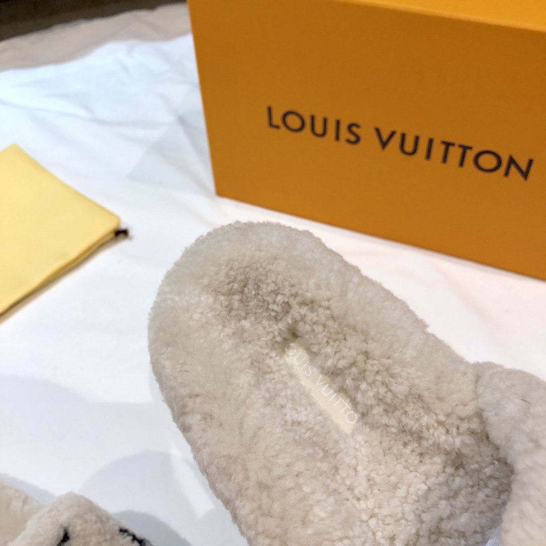 l**is V*t*n wool slippers