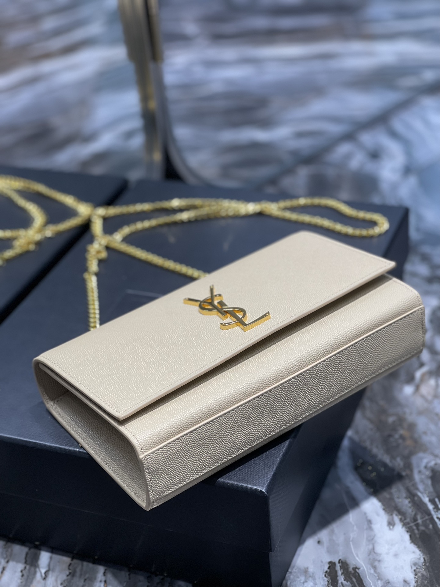 YSL Medium In Grain De Pouder Embossed Leather-24*14.5*5.5CM