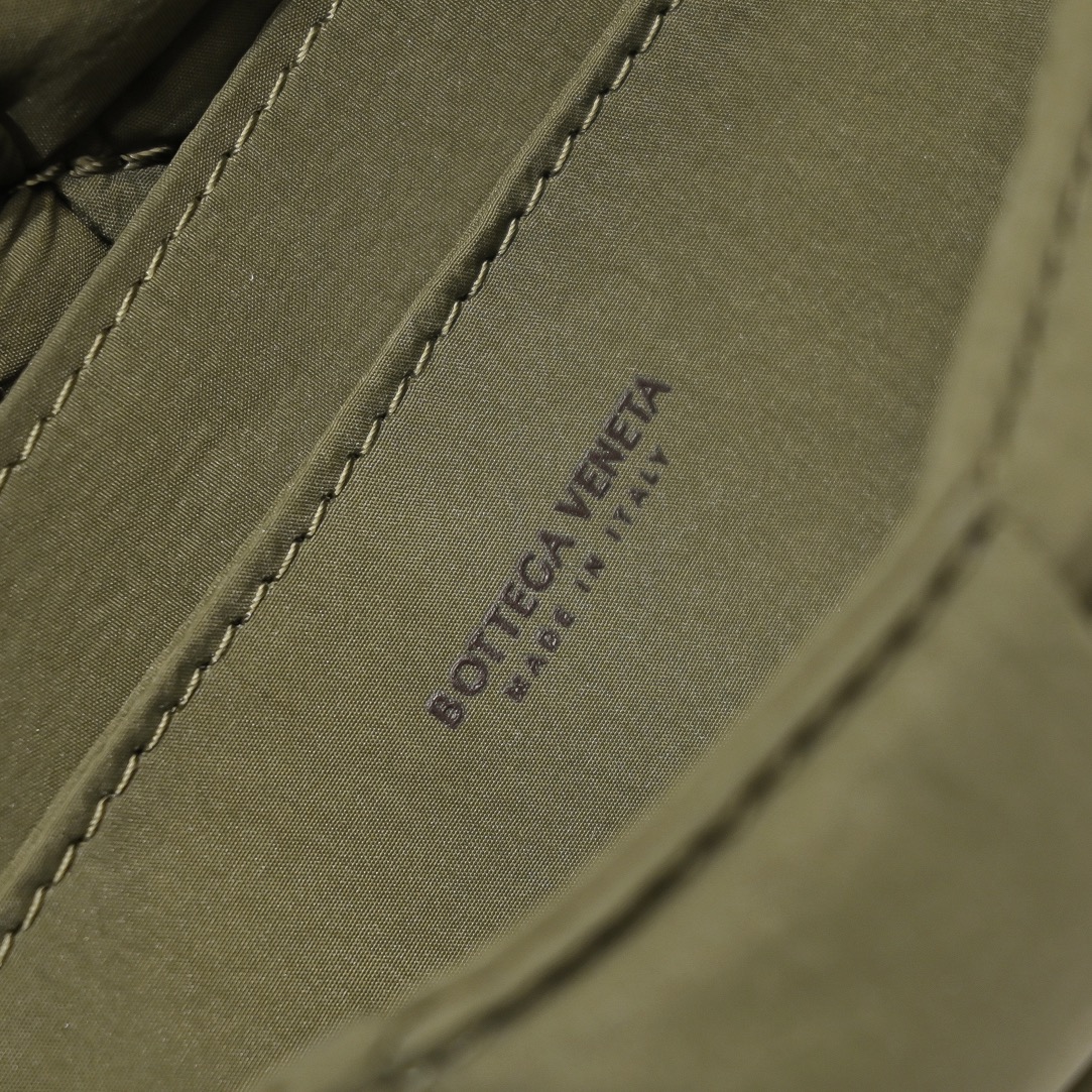 Bo*te*ga ve*ne*ta cassette bag-10x19x5cm