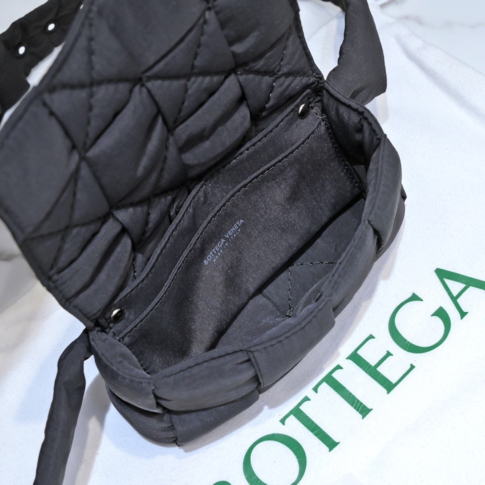 Bo*te*ga ve*ne*ta cassette bag-10x19x5cm