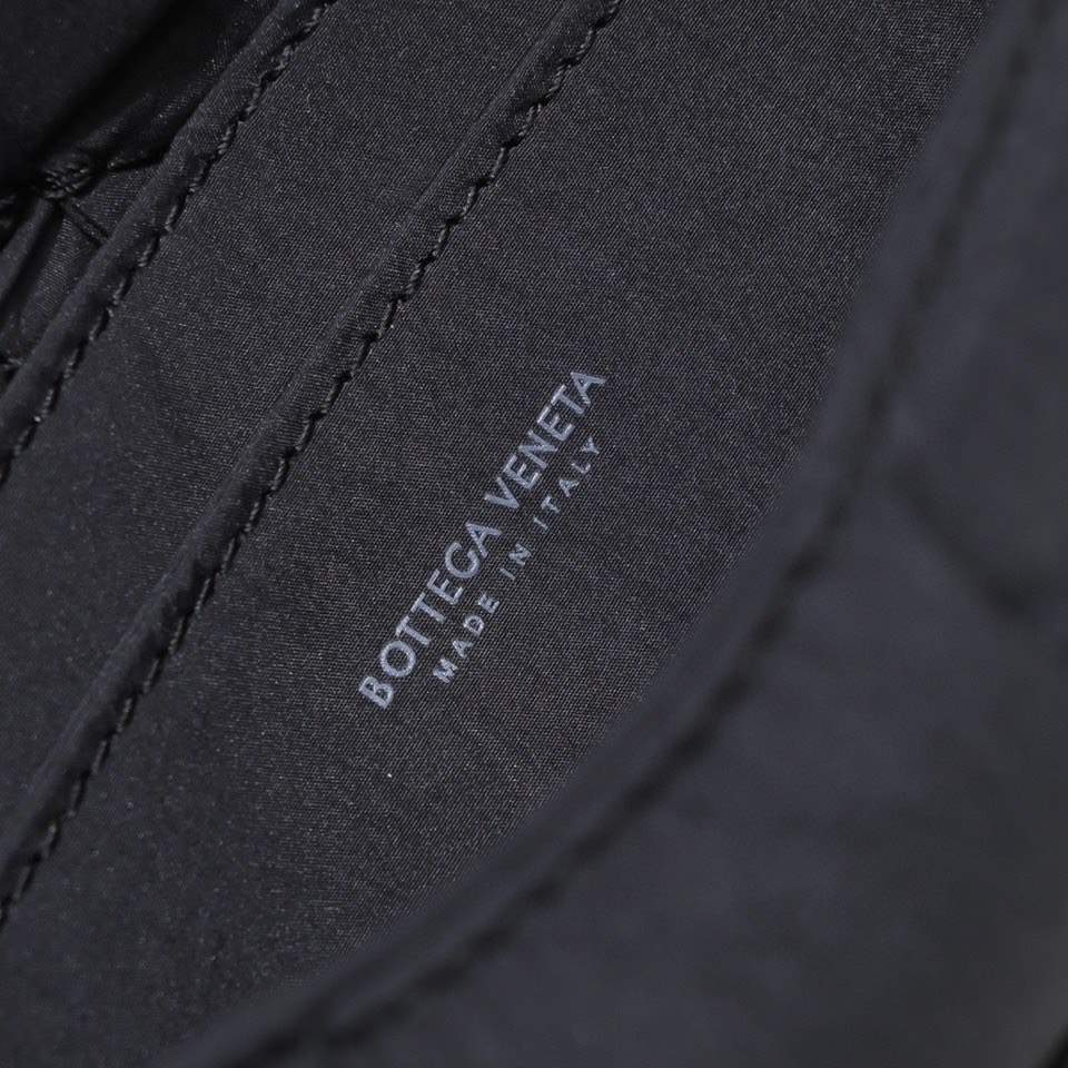 Bo*te*ga ve*ne*ta cassette bag-10x19x5cm