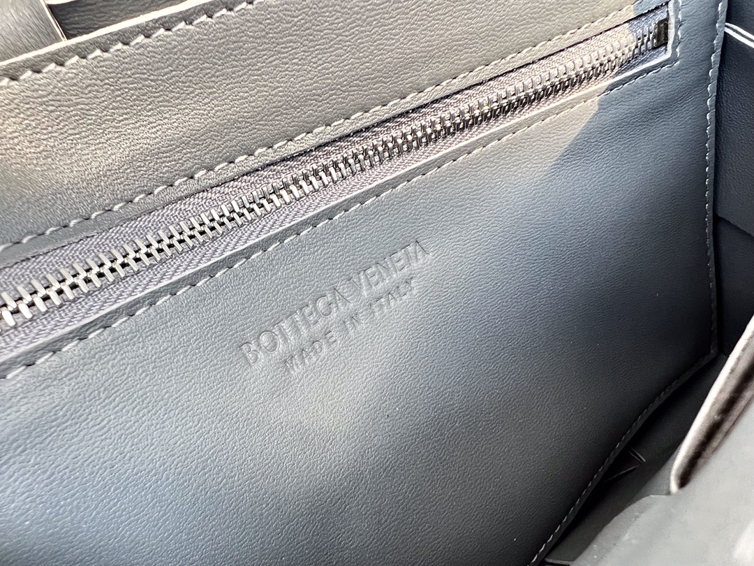 Bo*te*ga ve*ne*ta cassette bag-23x15x6cm