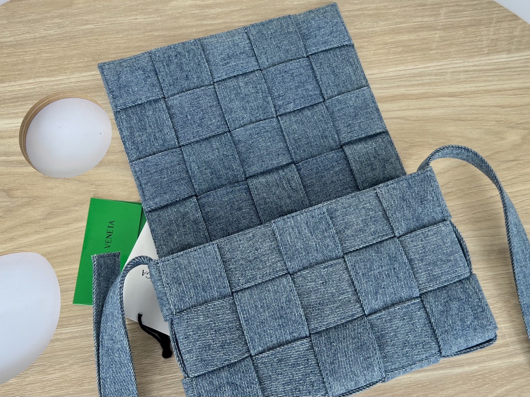 Bo*te*ga ve*ne*ta cassette bag-23x15x5.5cm