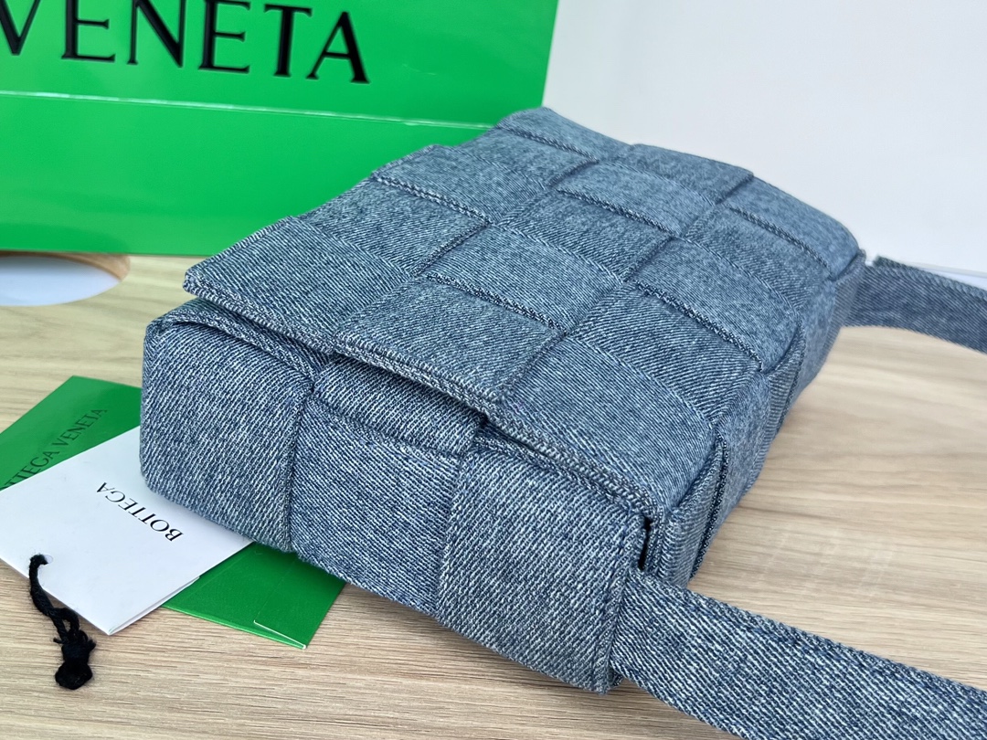 Bo*te*ga ve*ne*ta cassette bag-23x15x6cm