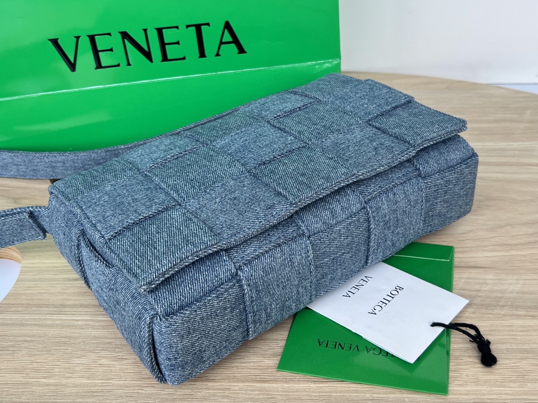 Bo*te*ga ve*ne*ta cassette bag-23x15x6cm