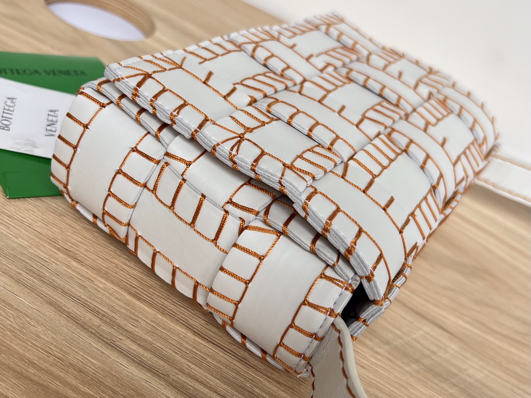 Bo*te*ga ve*ne*ta cassette bag-23x15x6cm