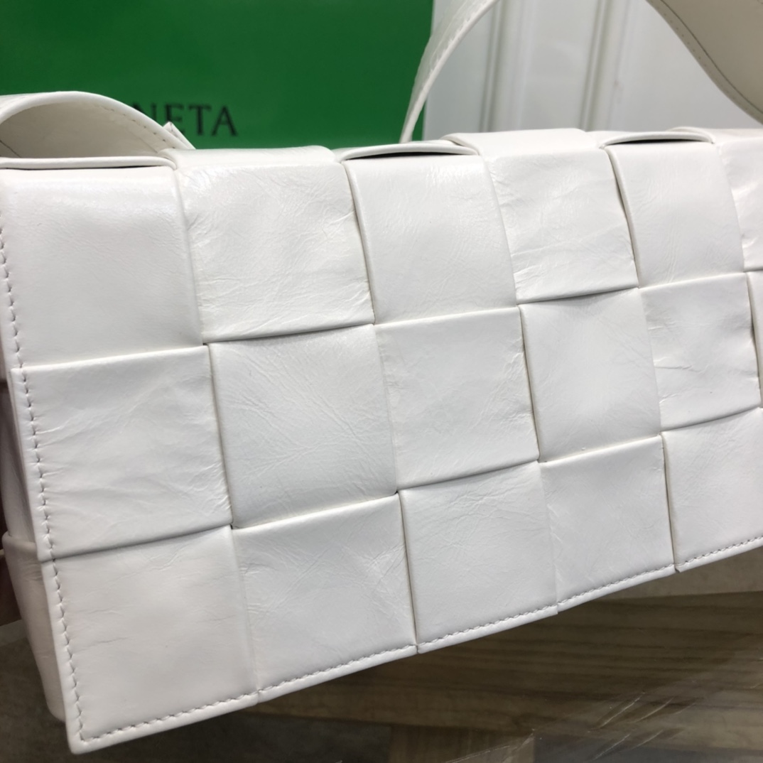 Bo*te*ga ve*ne*ta belt cassette bag-14*28*4cm