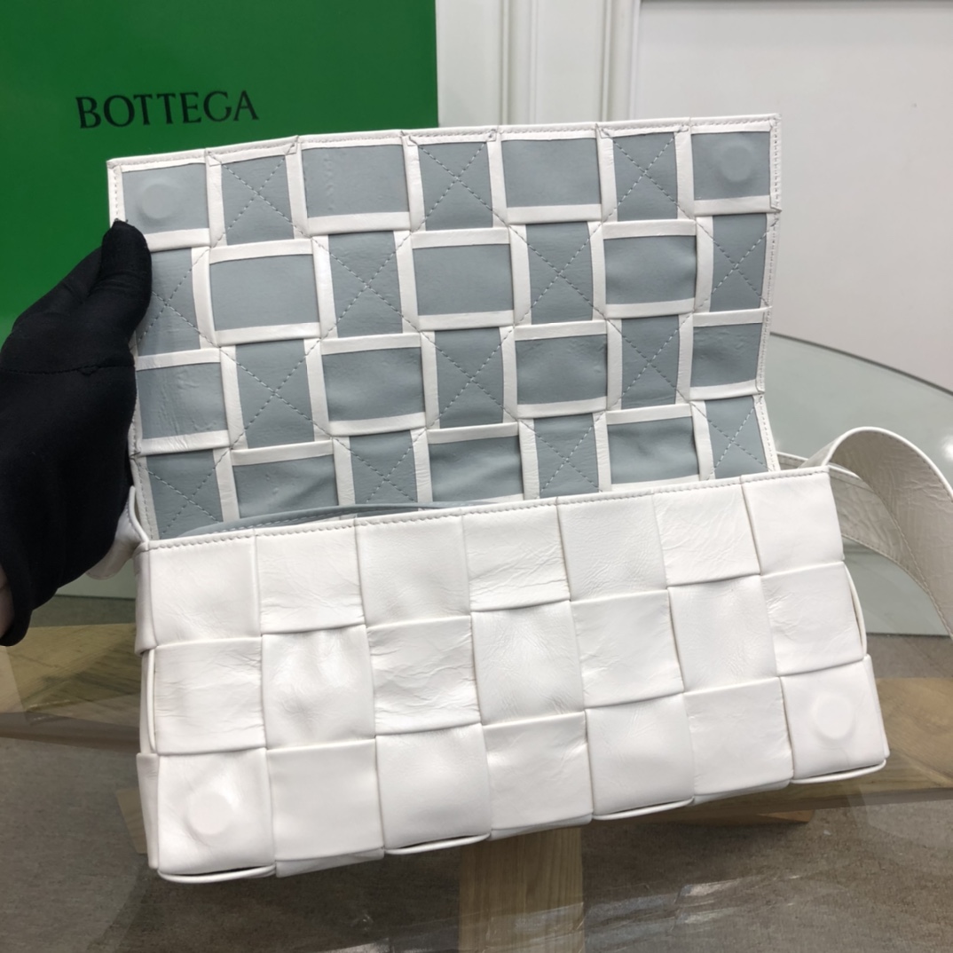 Bo*te*ga ve*ne*ta belt cassette bag-14*28*4cm