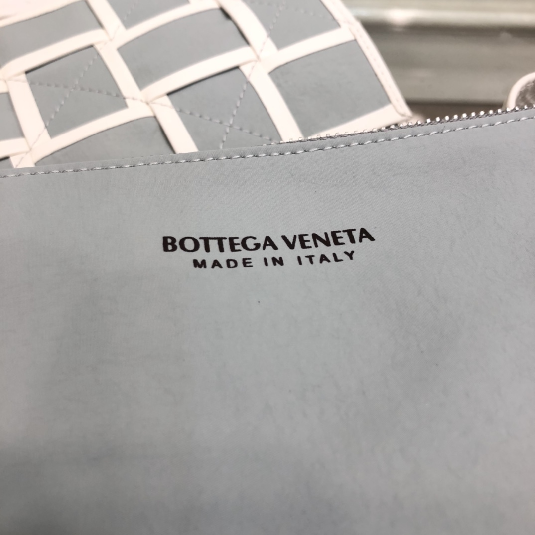 Bo*te*ga ve*ne*ta belt cassette bag-14*28*4cm