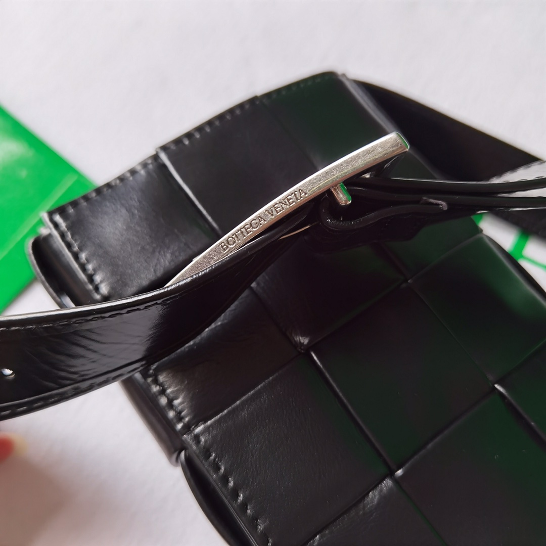 Bo*te*ga ve*ne*ta cassette bag-17.5x10.5x3.5cm