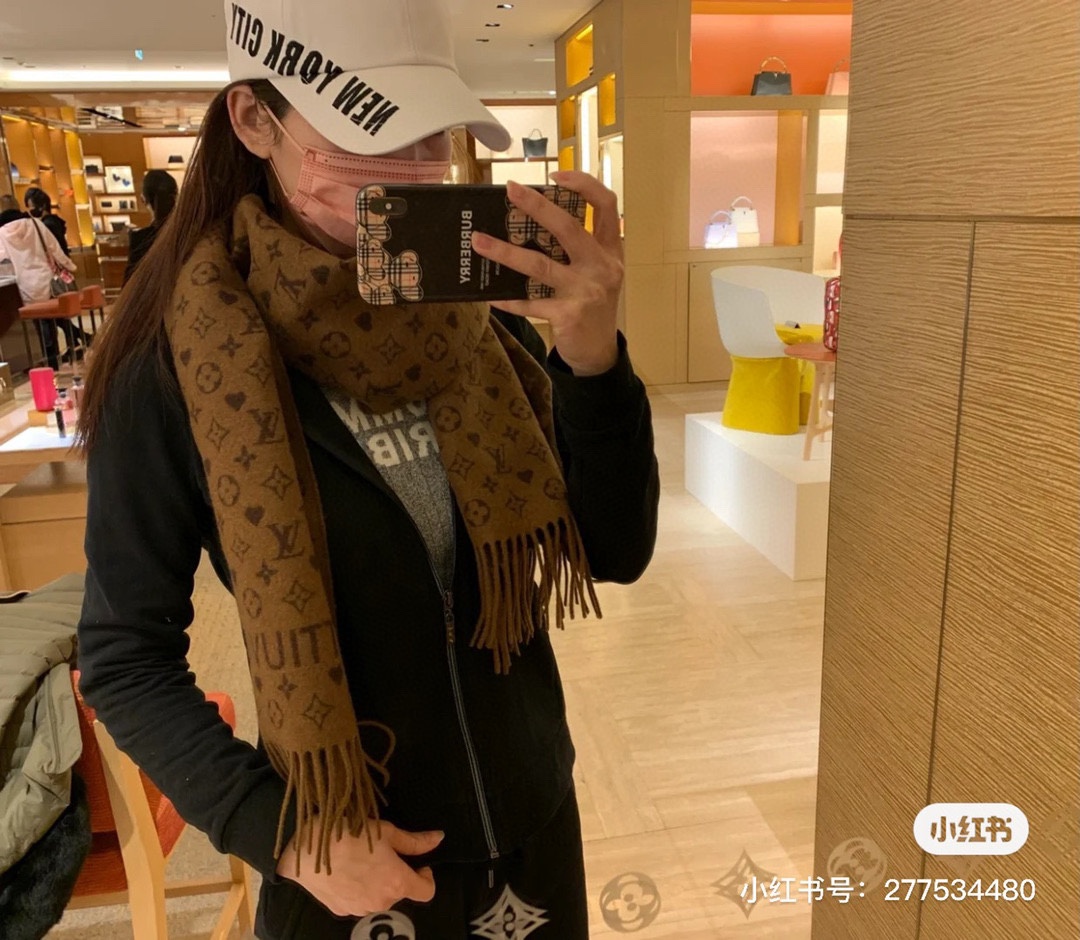 l**is V*t*n scarf-45*190cm