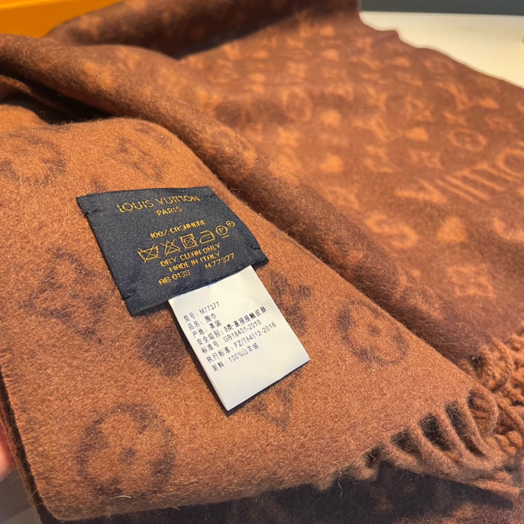 l**is V*t*n scarf-45*190cm