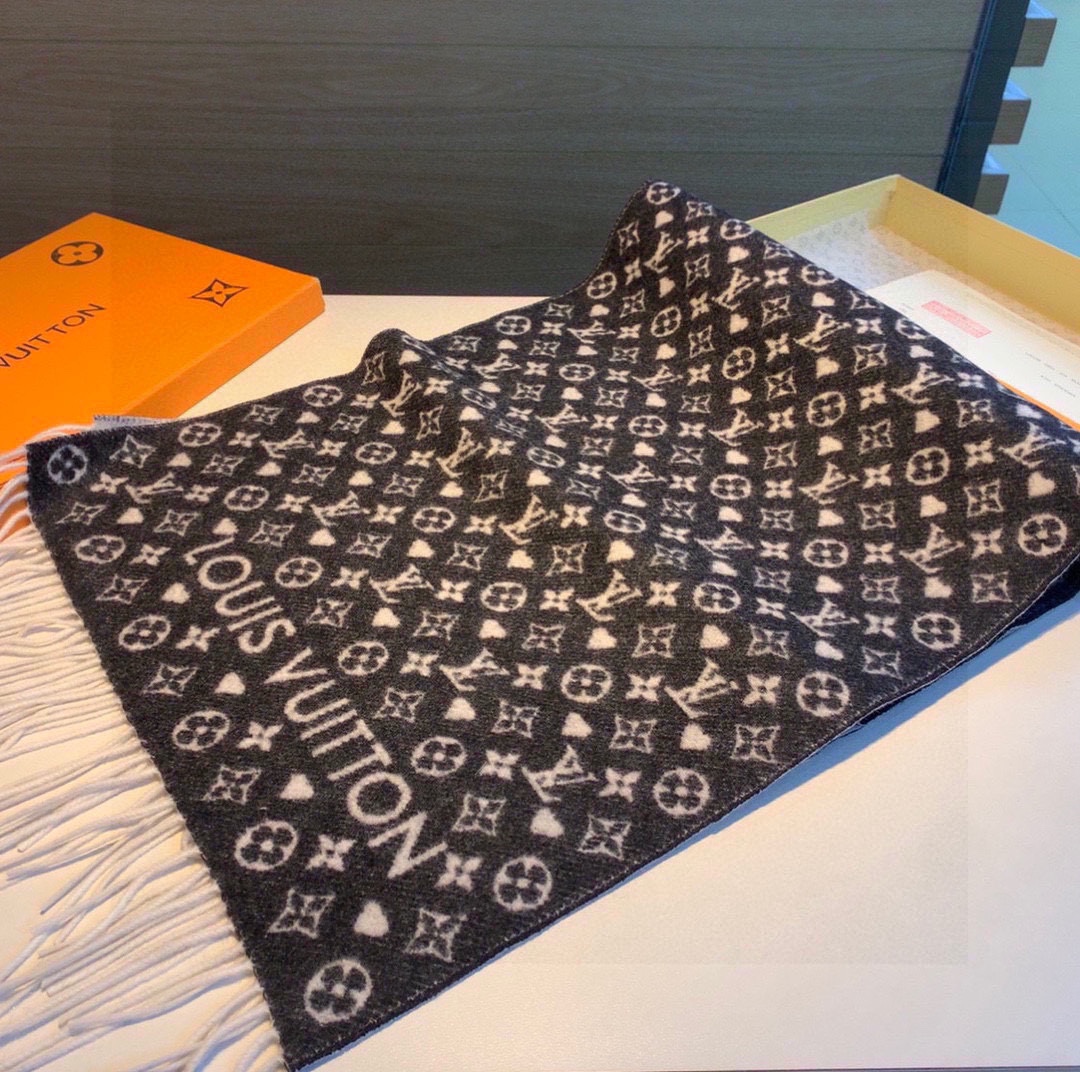 l**is V*t*n scarf-45*190cm