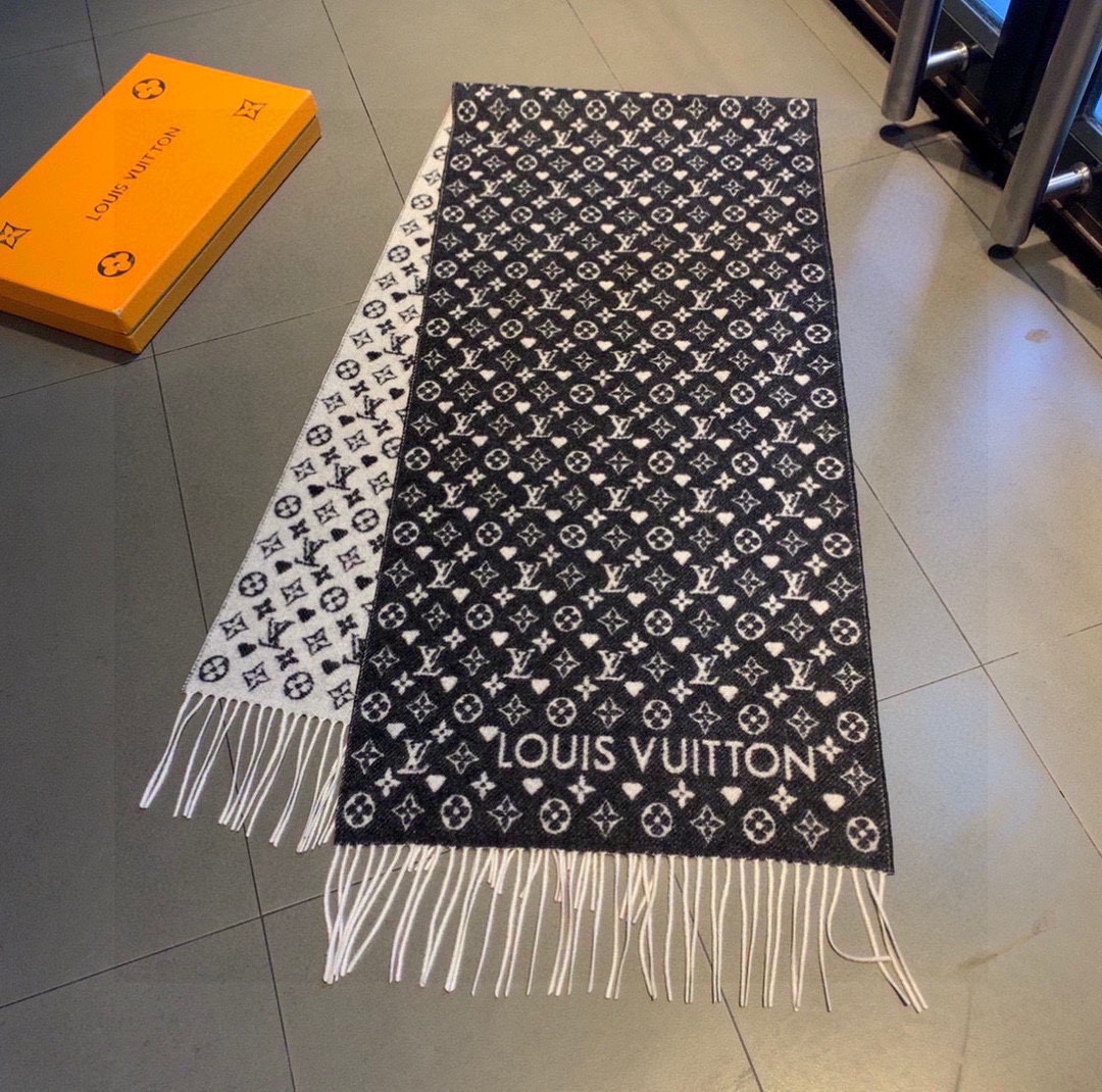 l**is V*t*n scarf-45*190cm