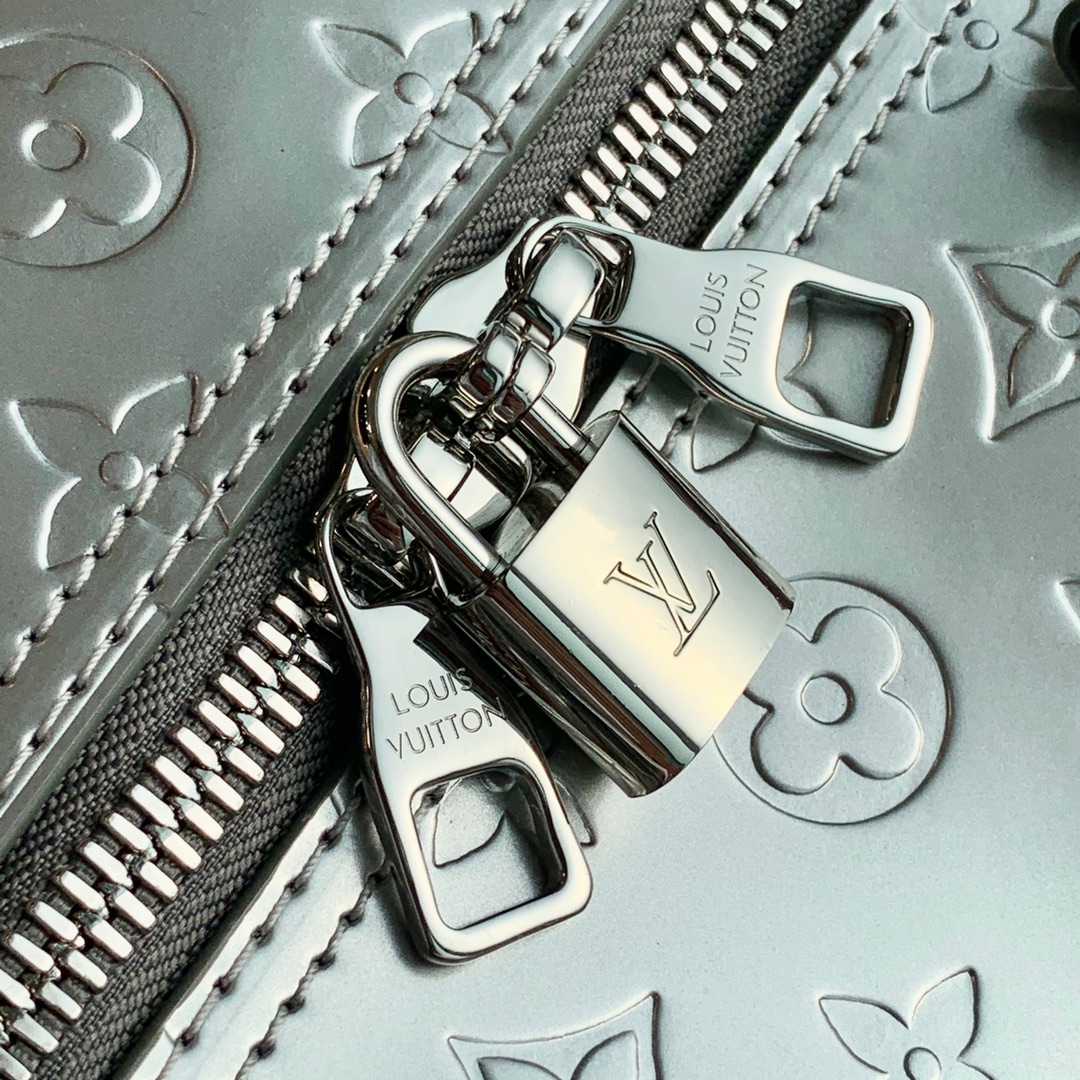 l**is V*t*n keepall bandouliÈre 50-50 x 29 x 23cm