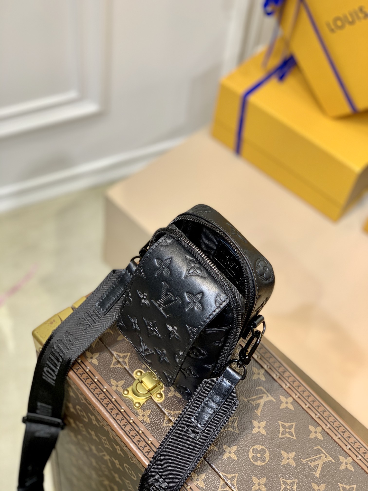 l**is V*t*n flap double-m81005-11*18*8cm