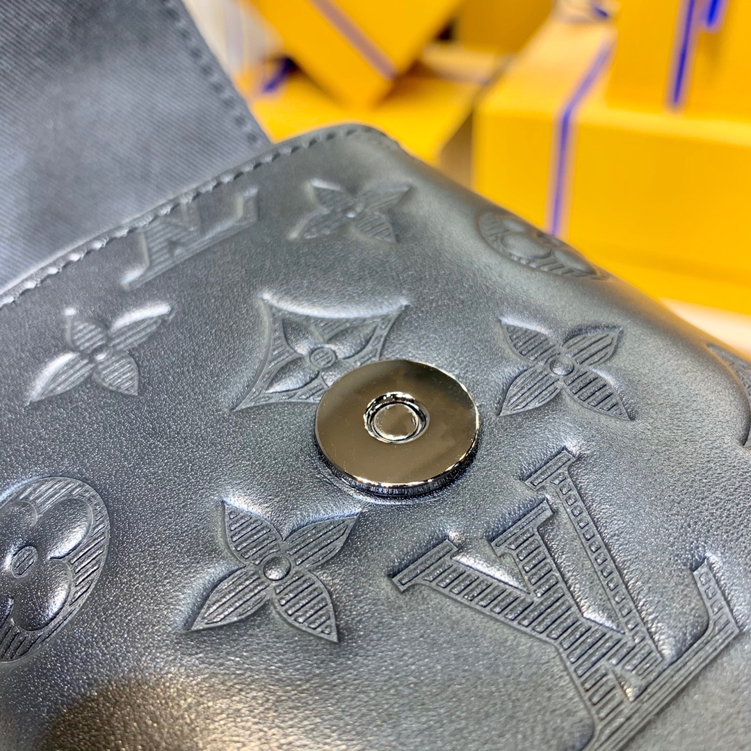 l**is V*t*n flap double-m81005-11*18*8cm