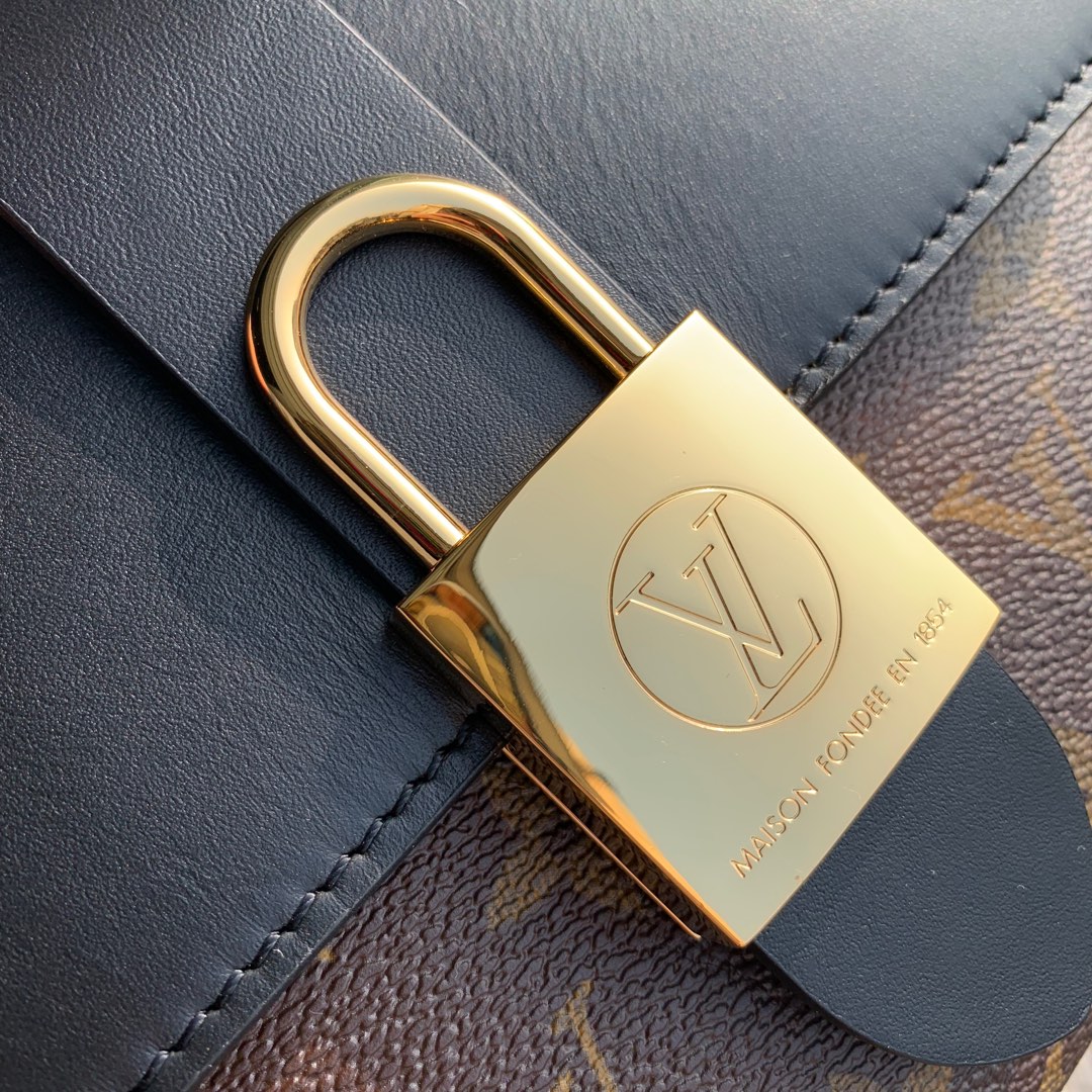 l**is V*t*n locky bb bag -21* 17.0*8cm