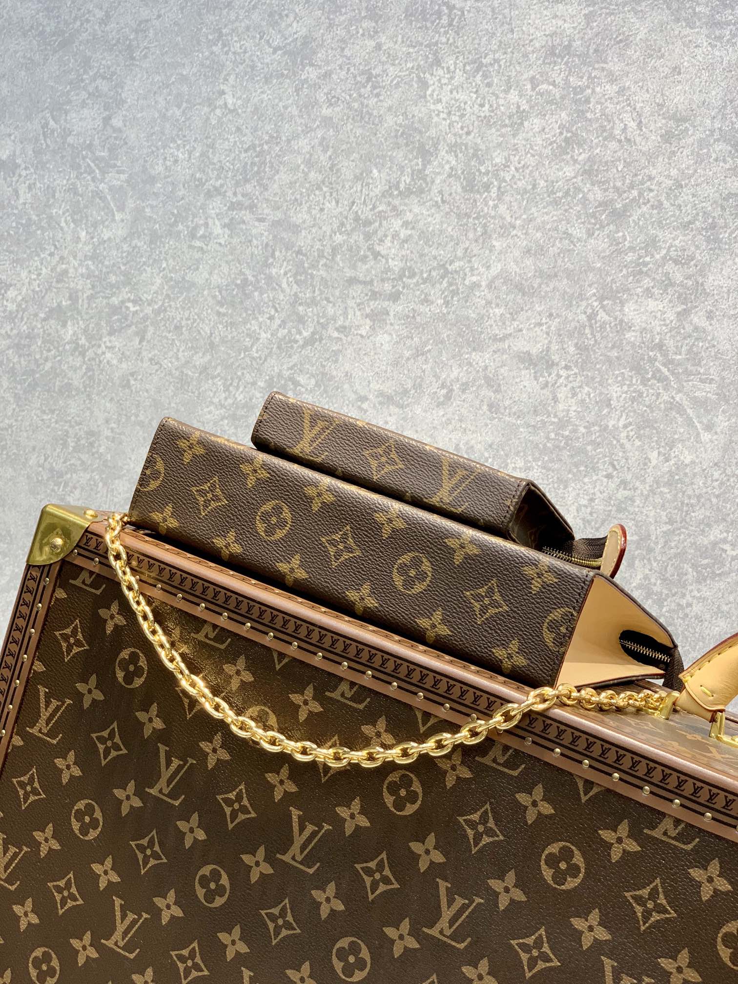 l**is V*t*nm47543 chain bag-26x20x3cm