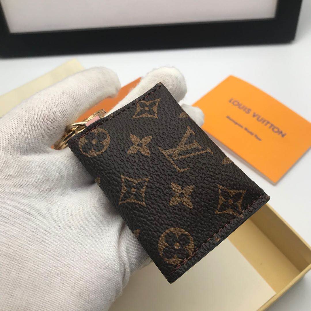 l**is V*t*n key holders