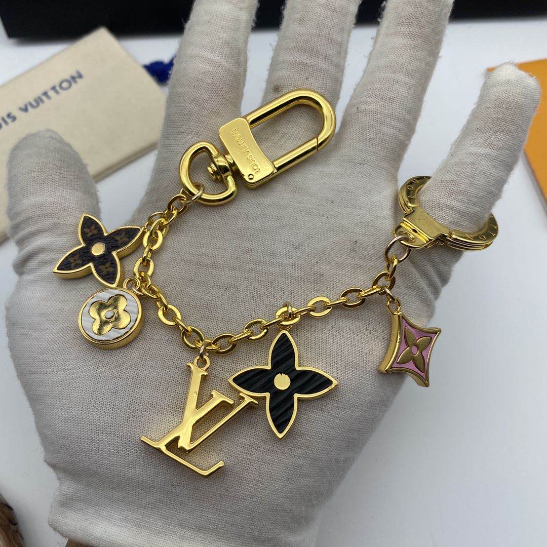 l**is V*t*n key holders