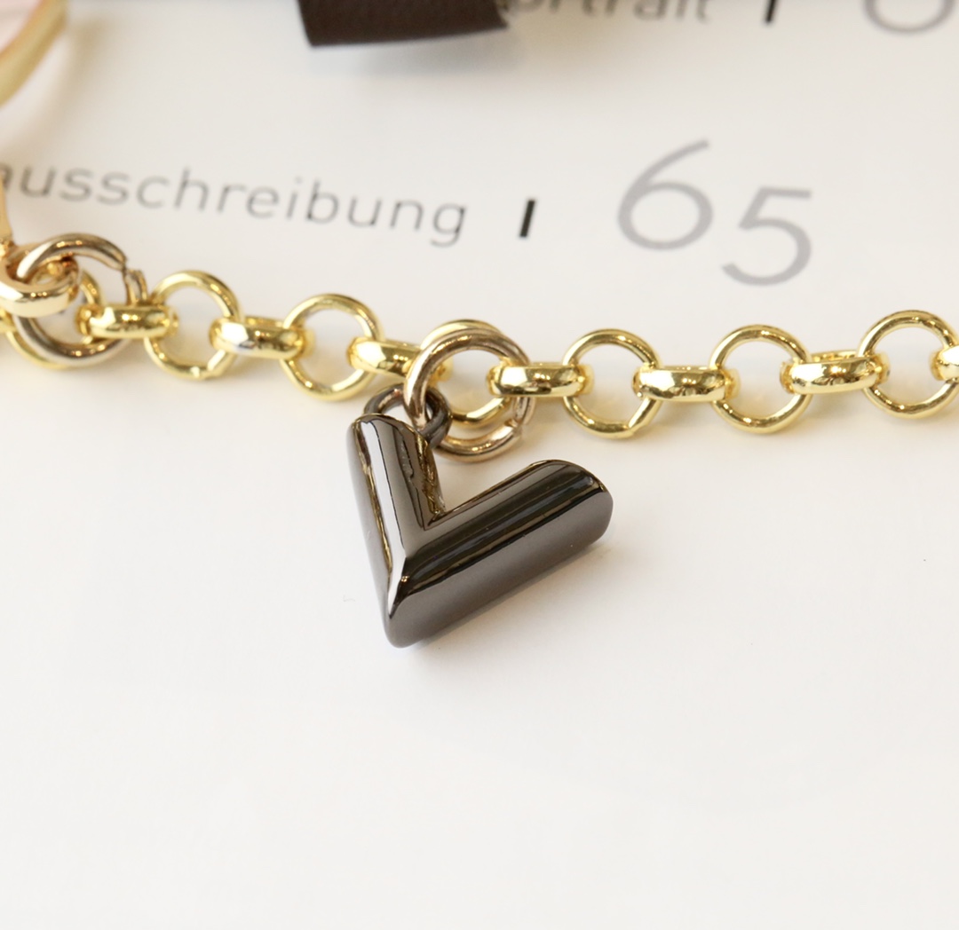 l**is V*t*n key holders