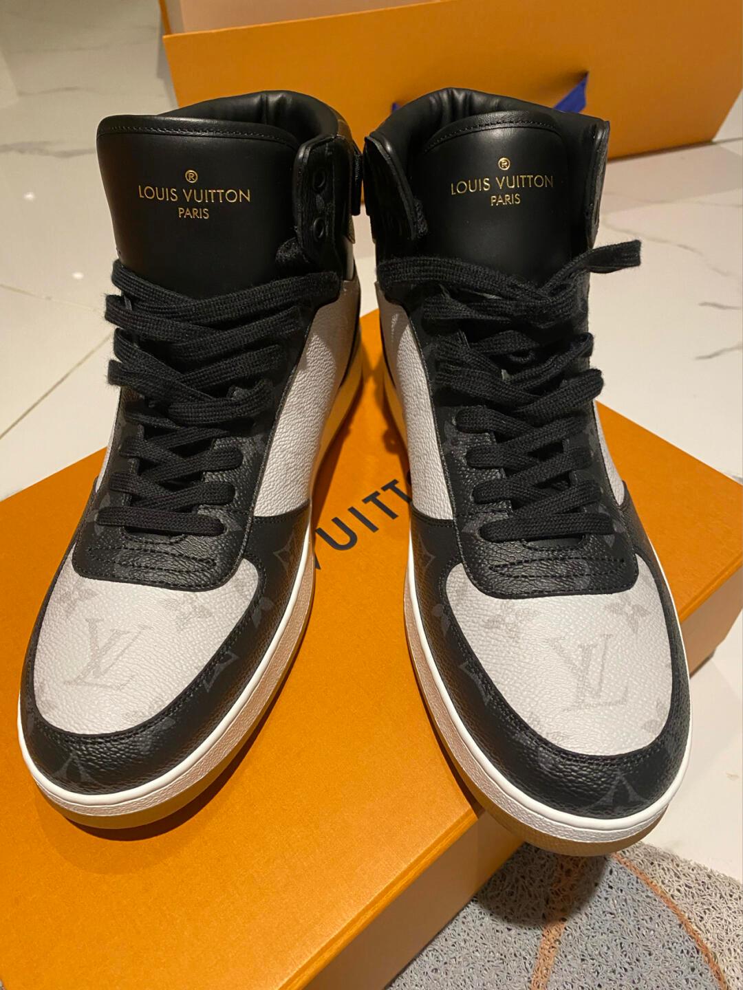 l**is V*t*n boombox sports boots