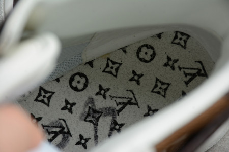 l**is V*t*n boombox sports boots