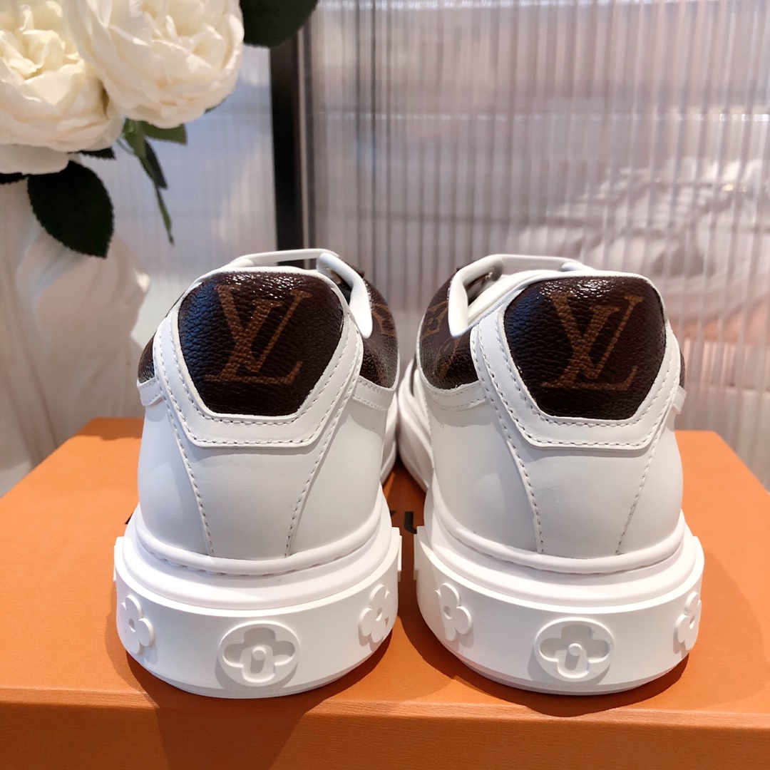 l**is V*t*n sneakers