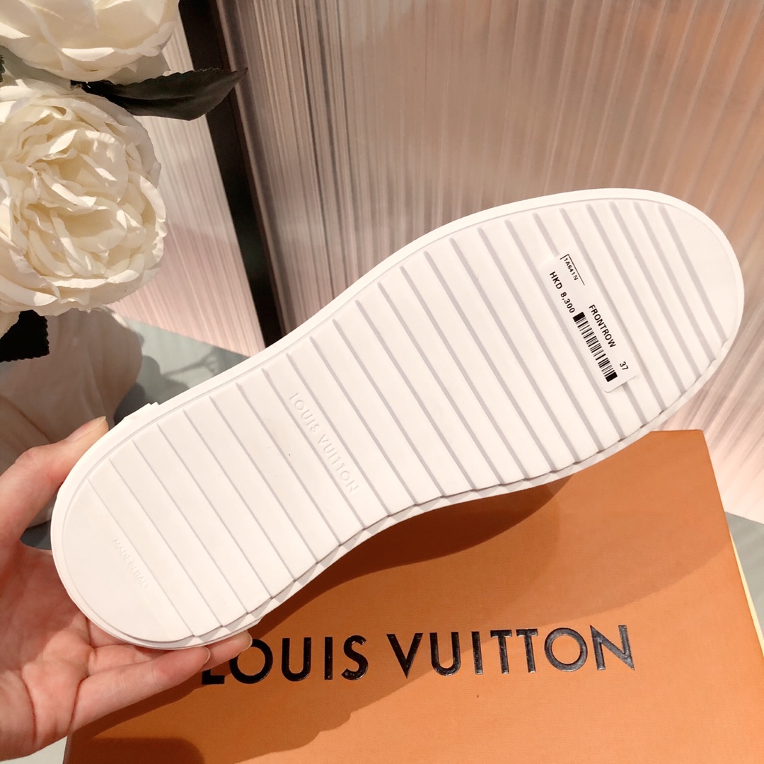 l**is V*t*n sneakers