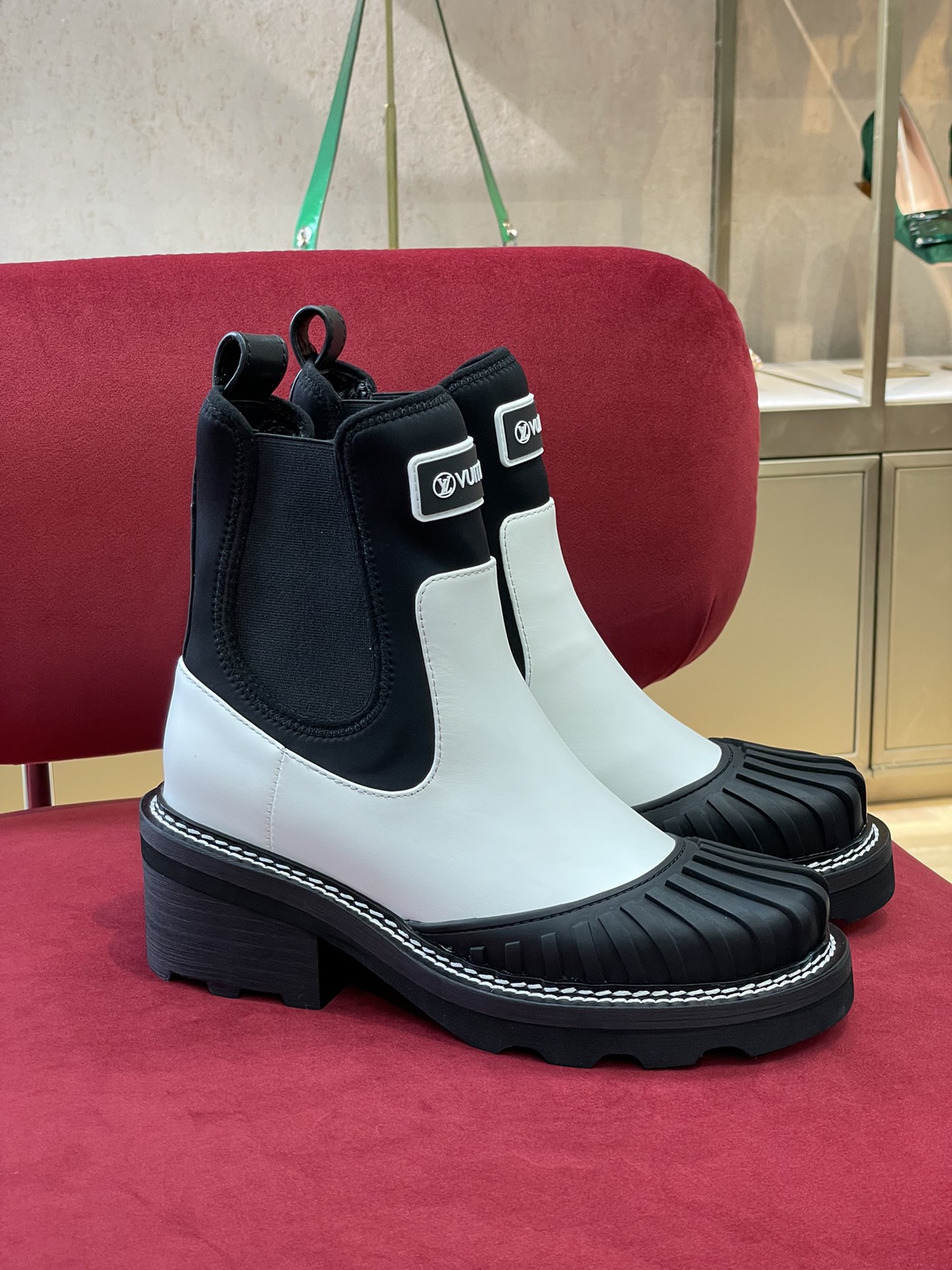 l**is V*t*n beaubourg boots