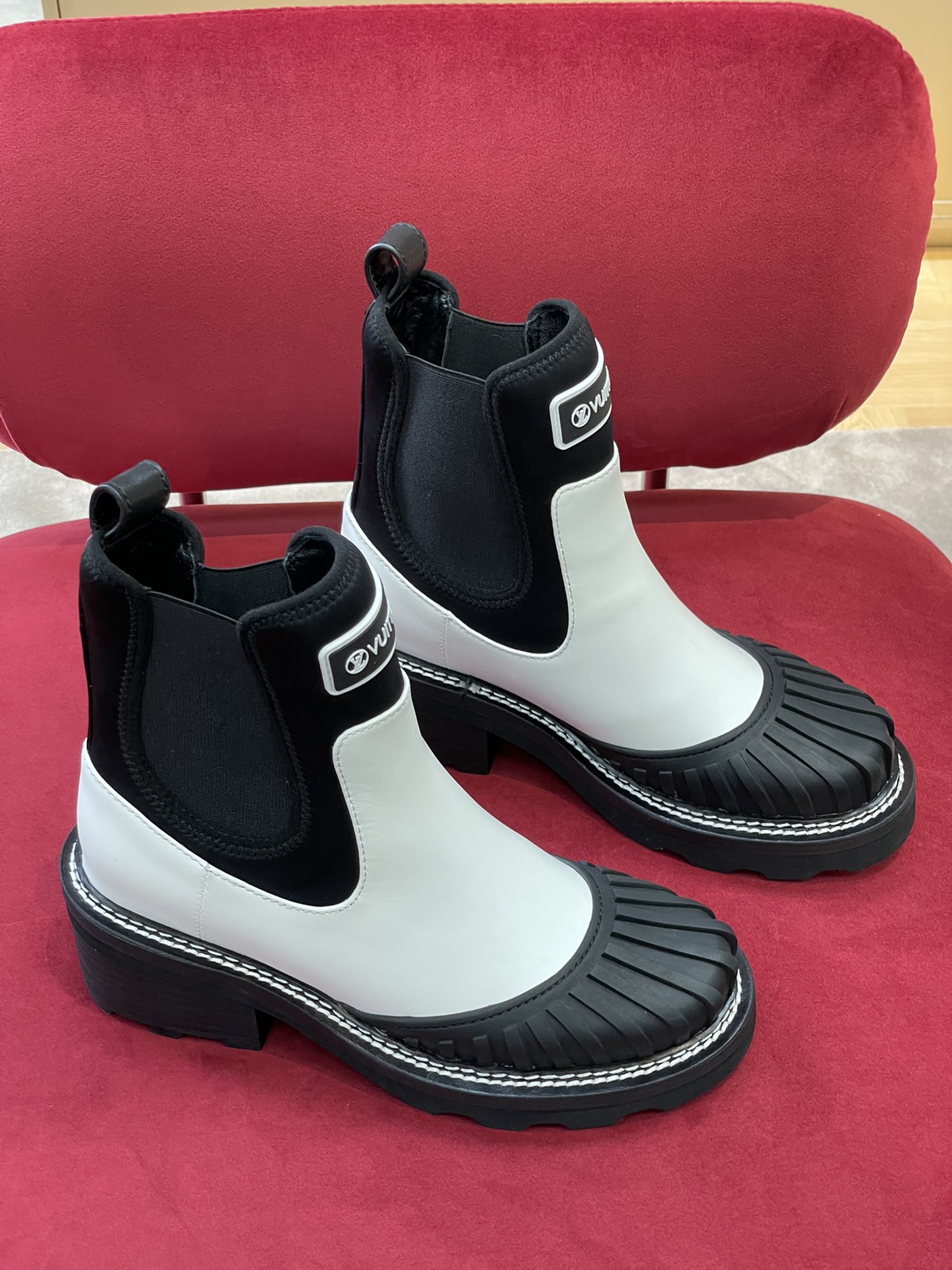 l**is V*t*n beaubourg boots