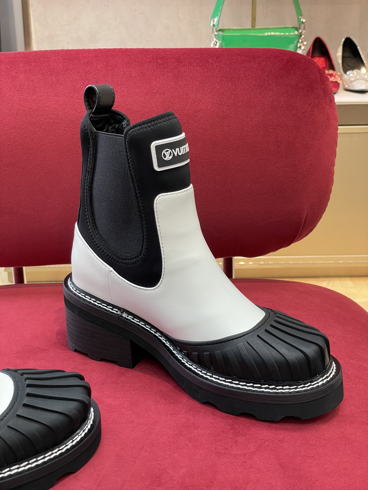 l**is V*t*n beaubourg boots