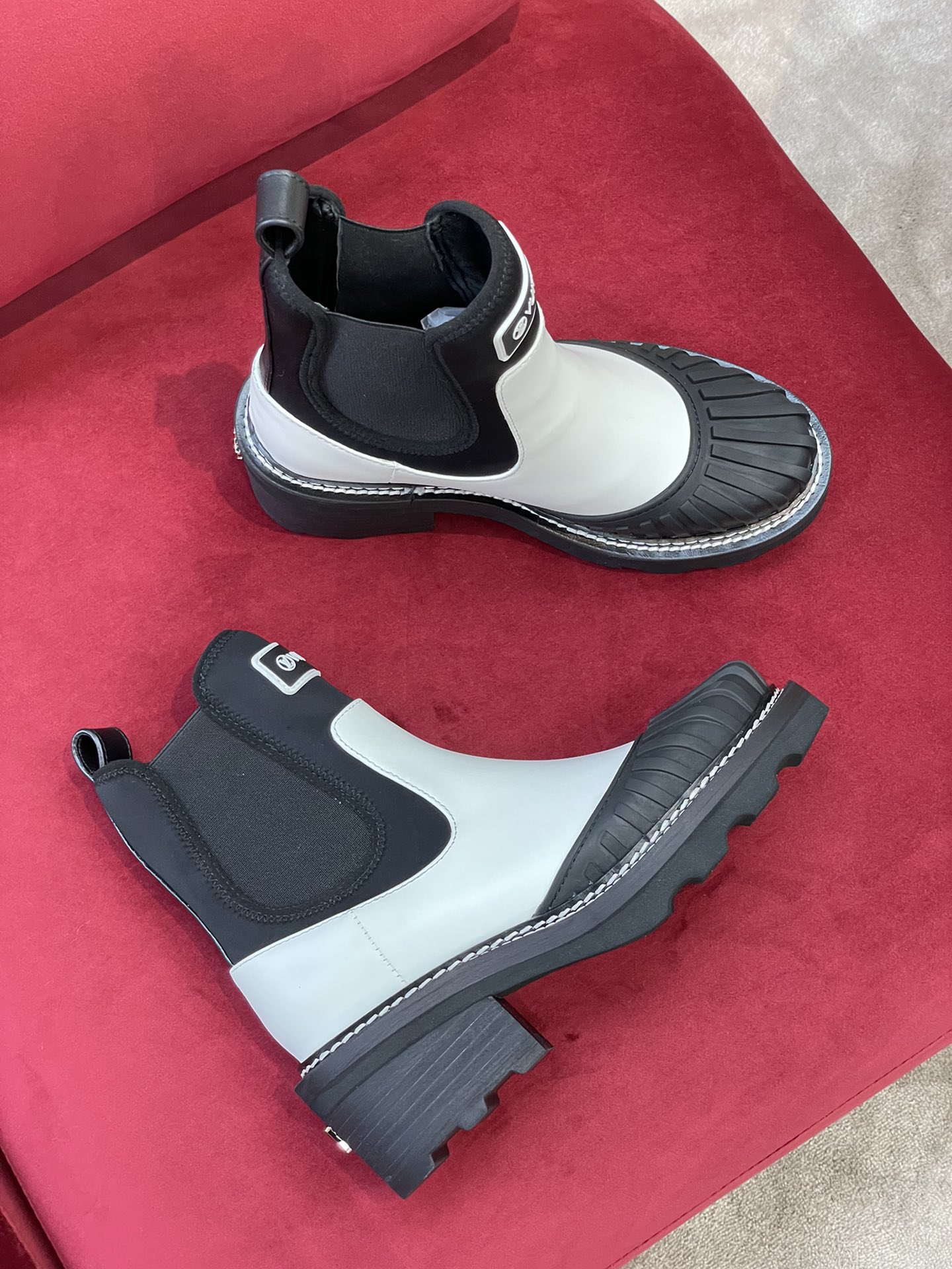 l**is V*t*n beaubourg boots