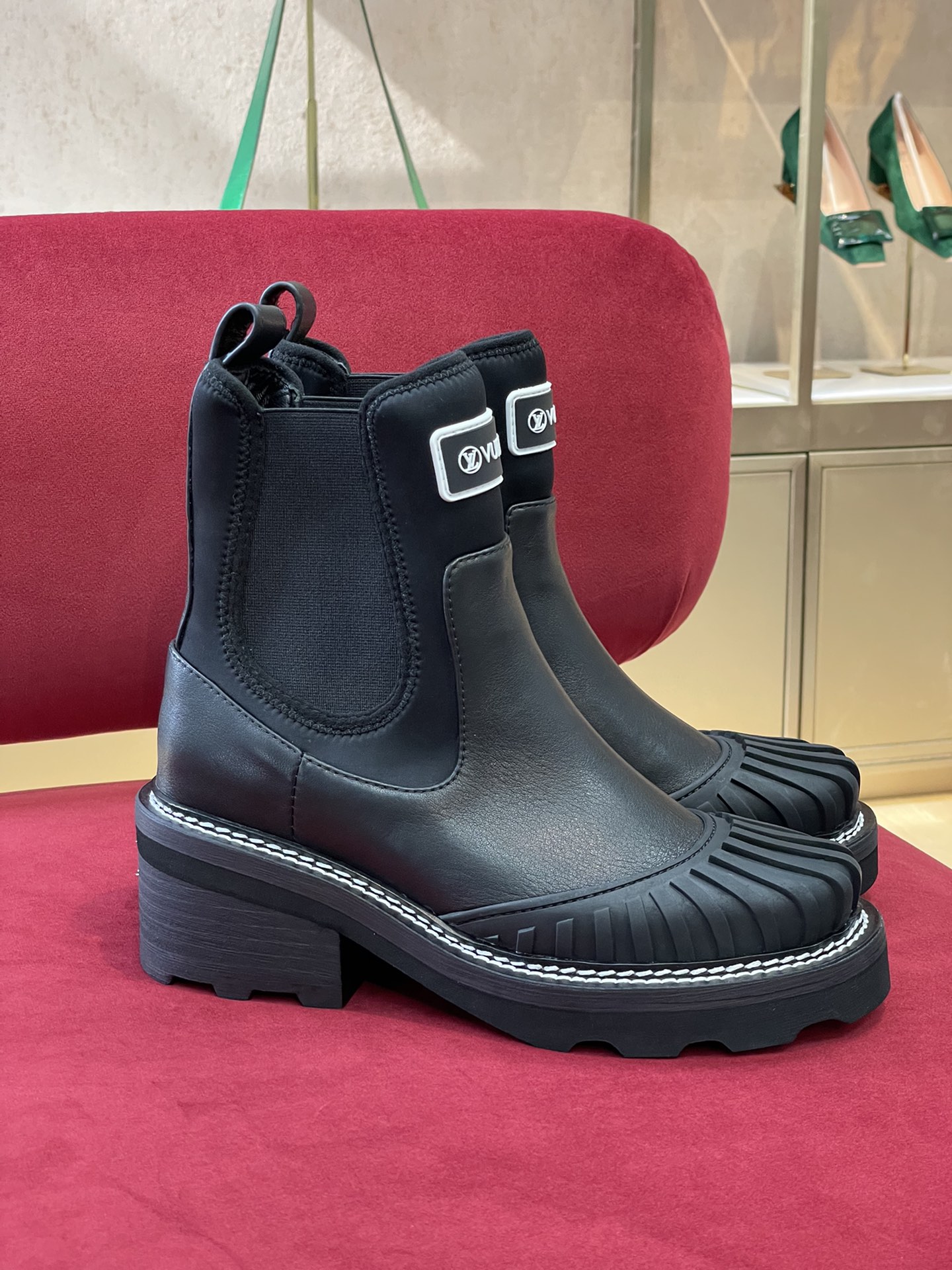 l**is V*t*n beaubourg boots