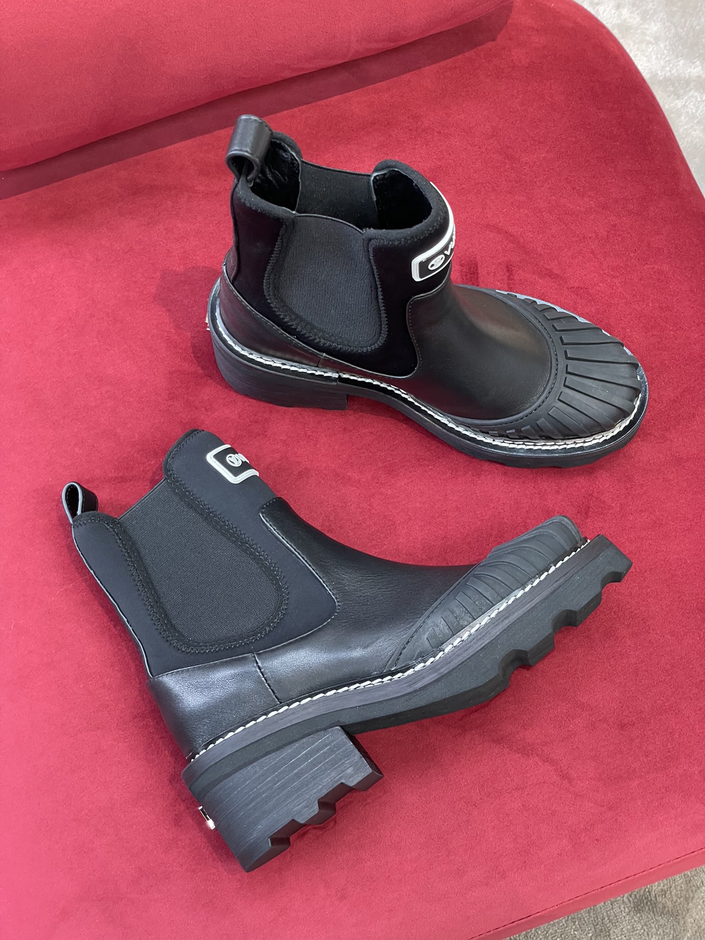 l**is V*t*n beaubourg boots