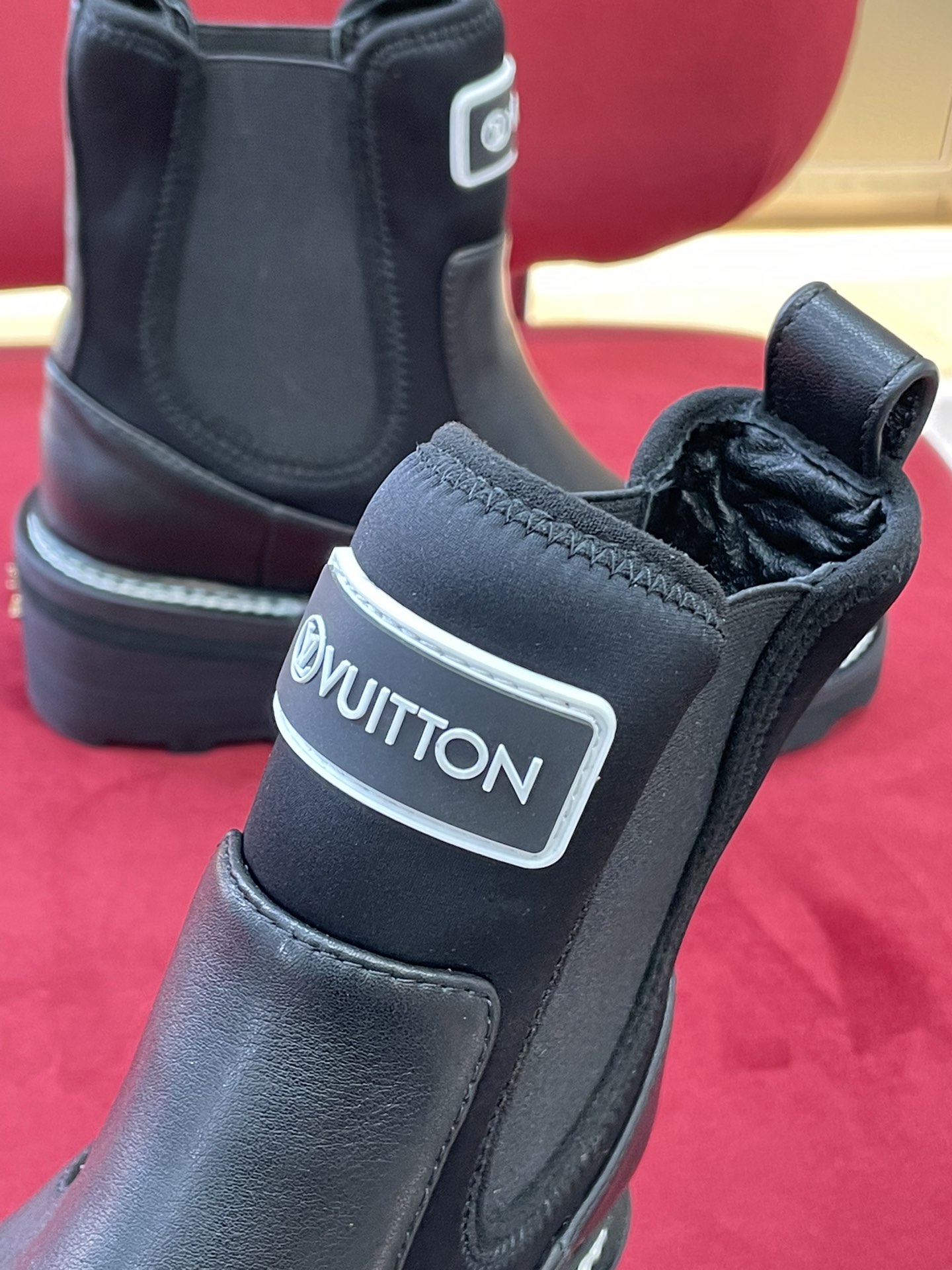 l**is V*t*n beaubourg boots