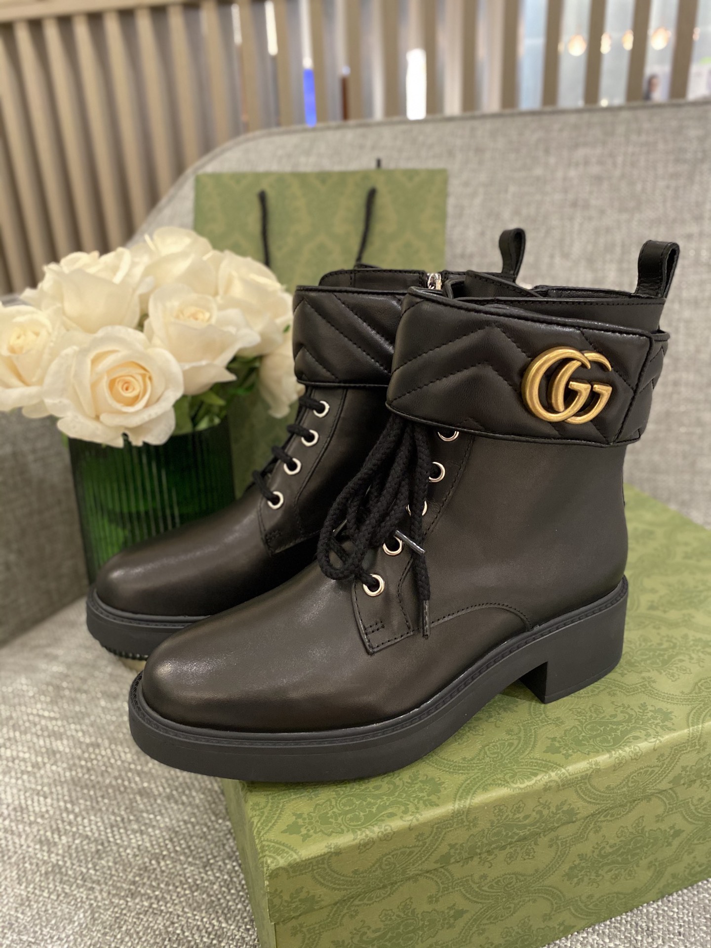G*u*i boots