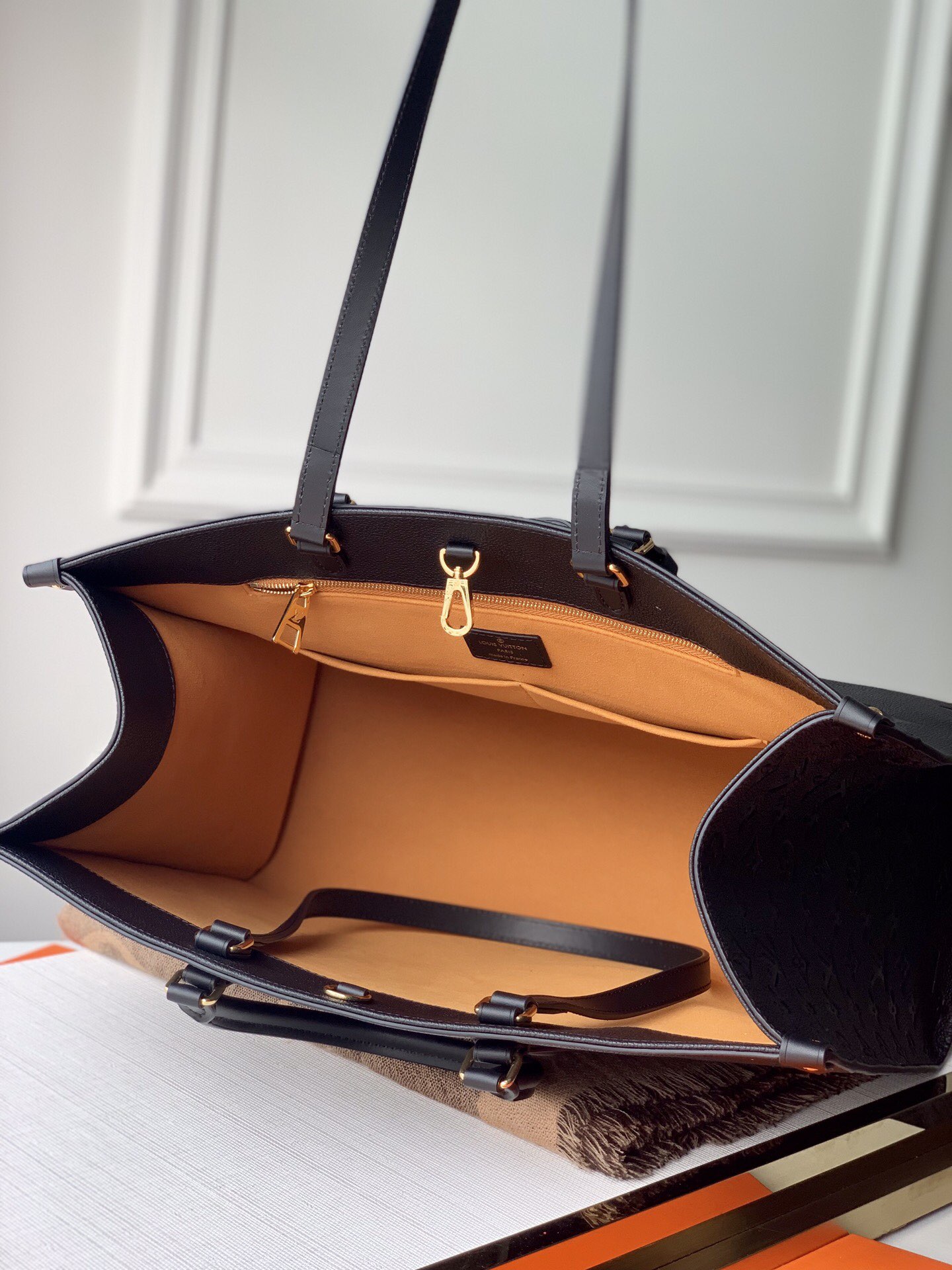 l**is V*t*n onthego handbag-41*34*19cm