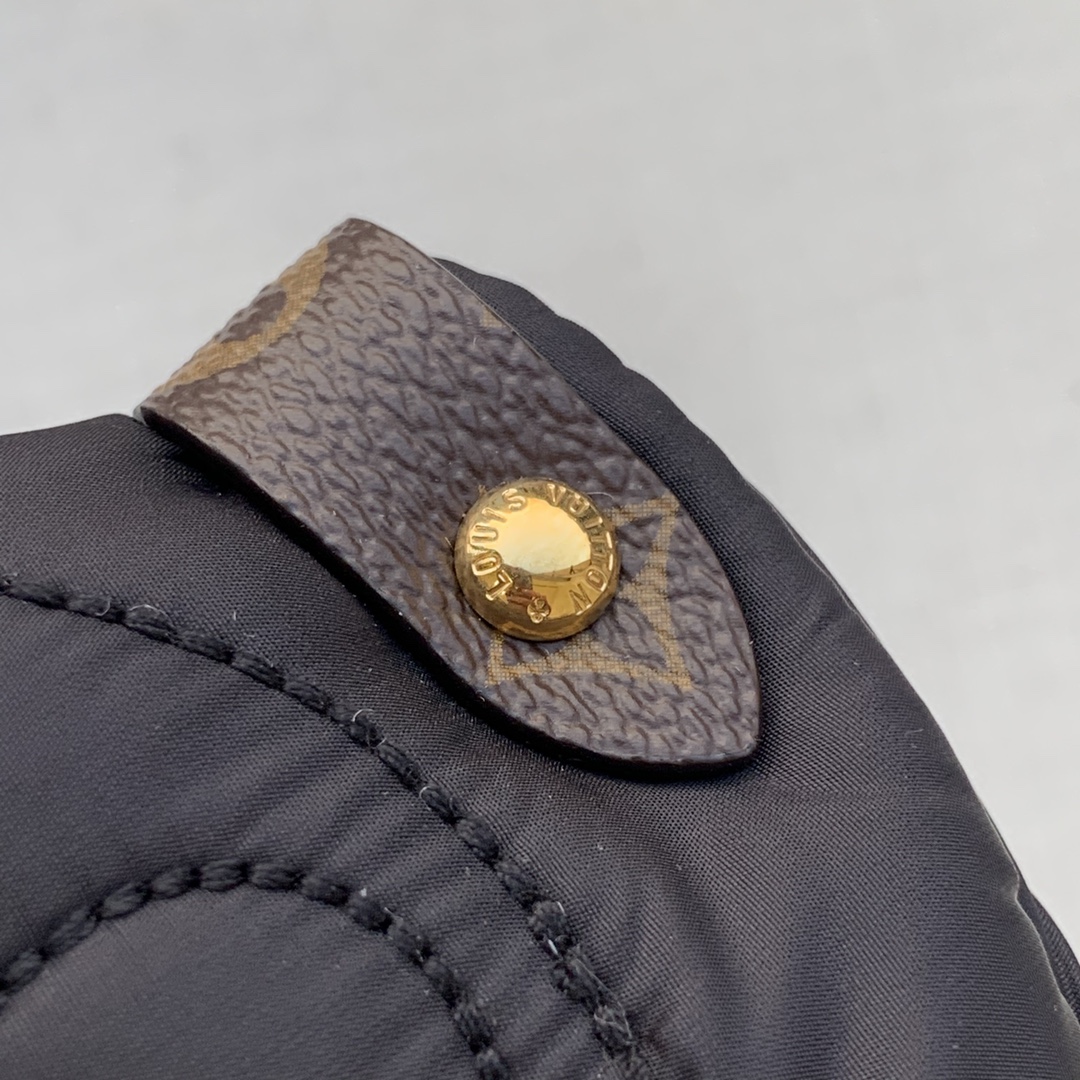 l**is V*t*n onthego handbag-41*34*19cm