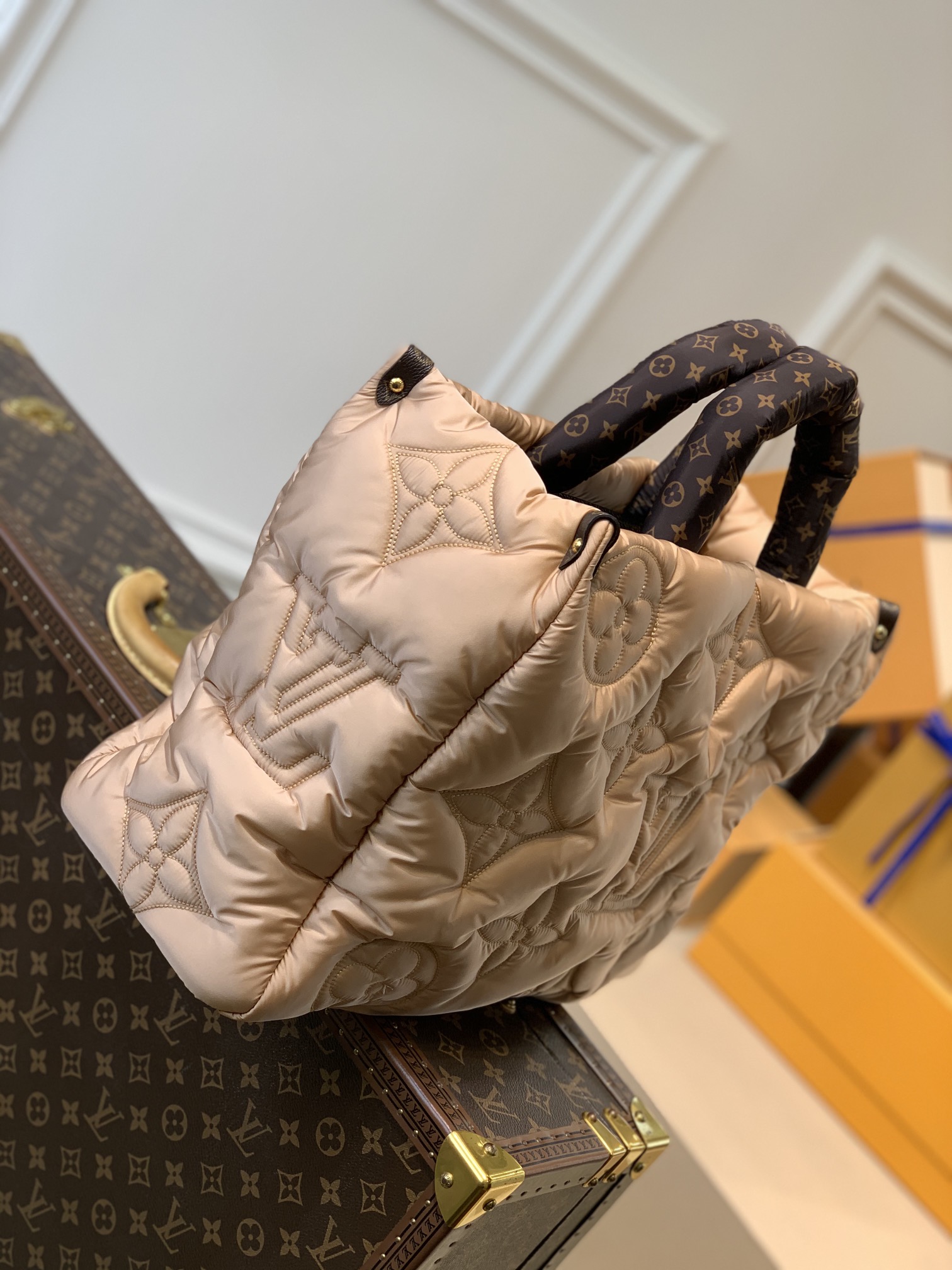 l**is V*t*n onthego handbag-41*34*19cm