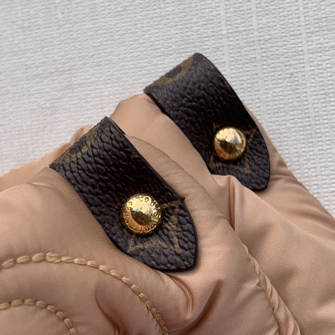 l**is V*t*n onthego handbag-41*34*19cm