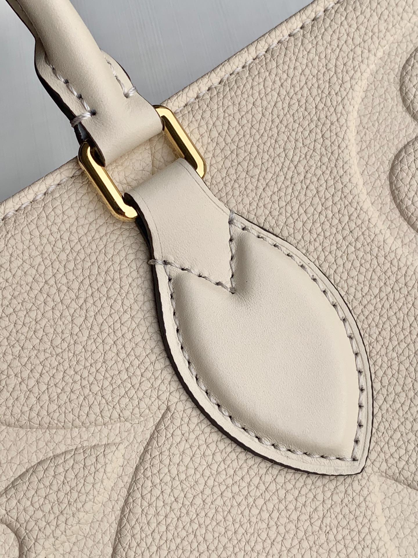 l**is V*t*n onthego handbag-41*34*19cm