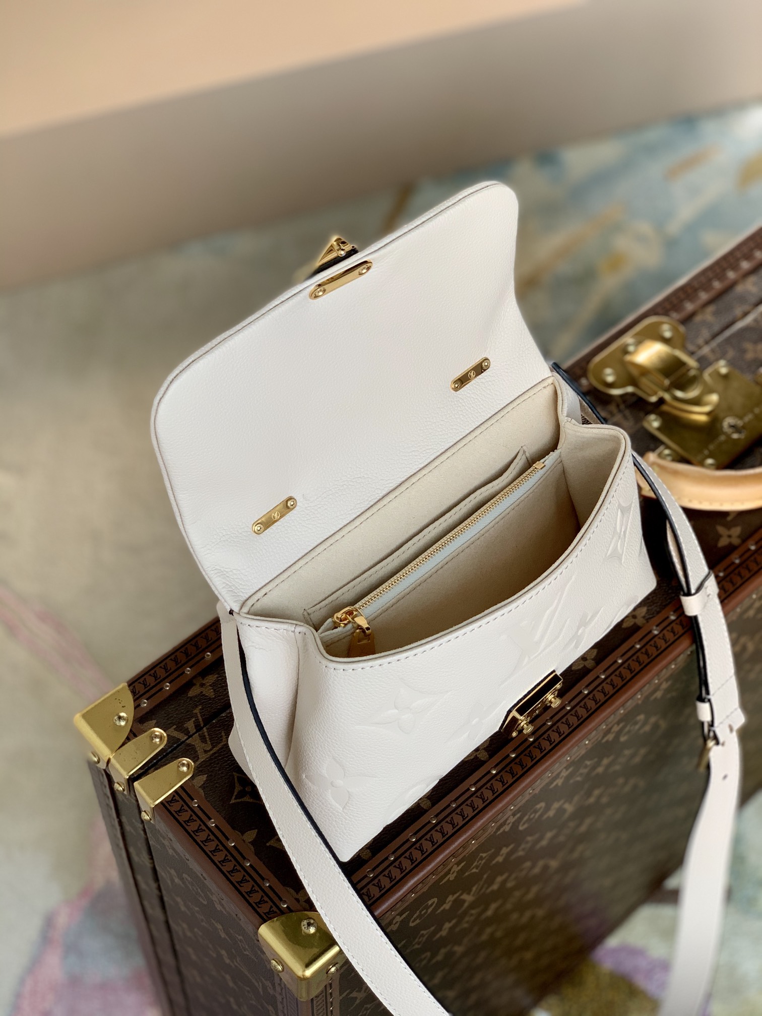 l**is V*t*n madeleine handbag-30.0 x 19.5 x 11cm