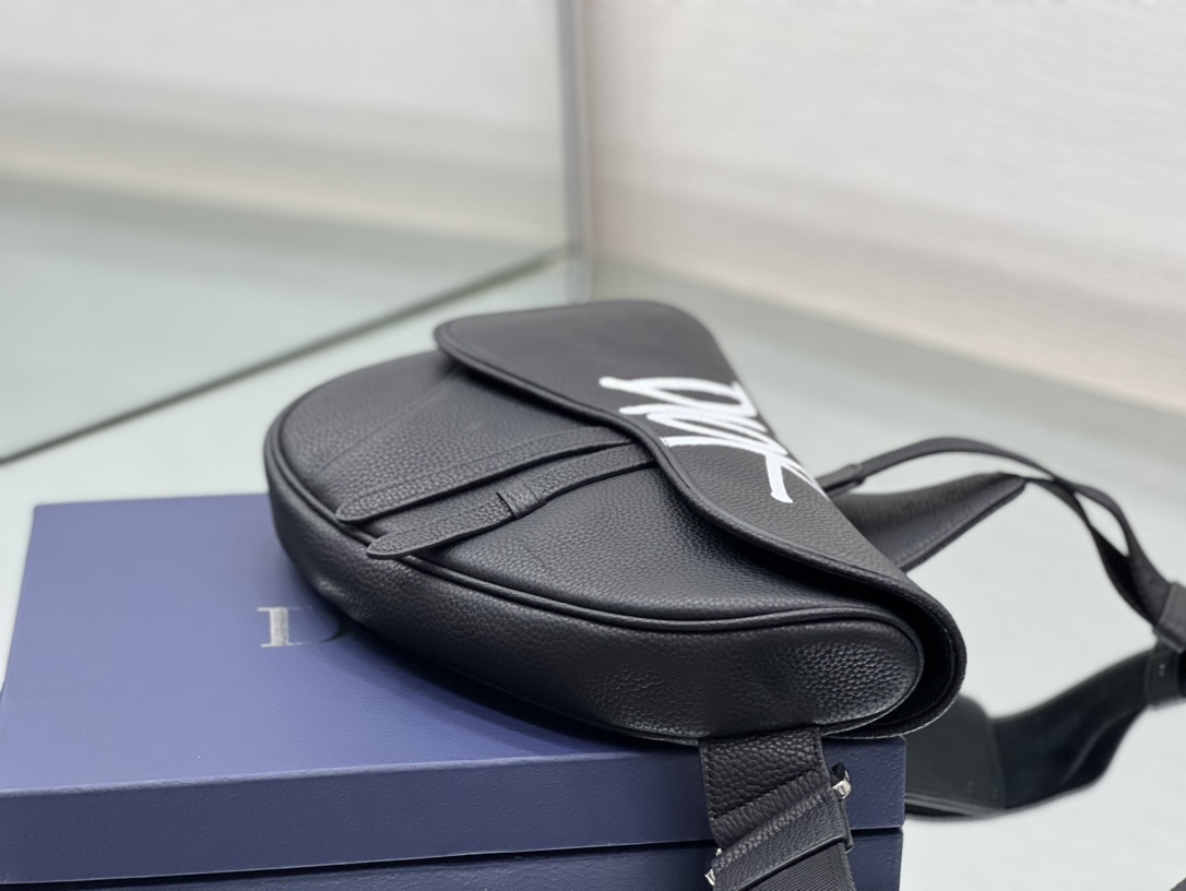 D*or saddle bag-20 x 28.6 x 5cm