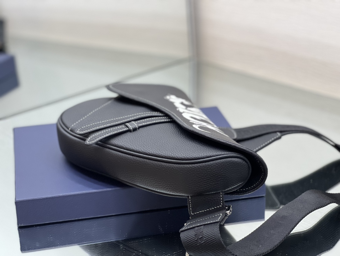 D*or saddle bag-20 x 28.6 x 5cm