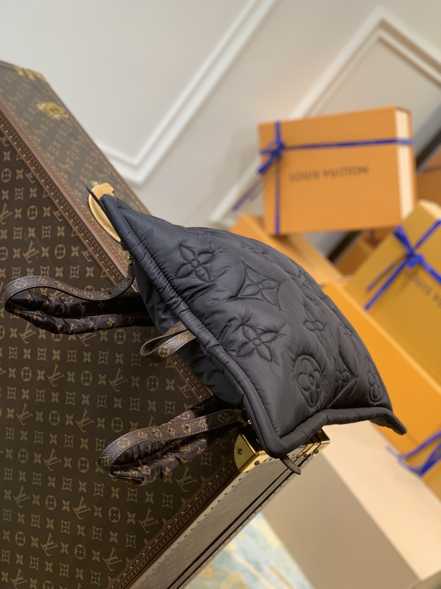 l**is V*t*n onthego handbag-39*46*3cm